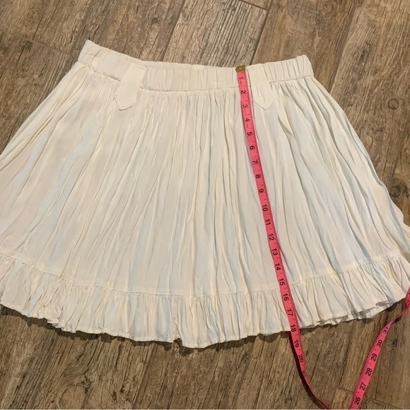 Women’s Desert West white flowy mini skirt - Picture 4 of 6